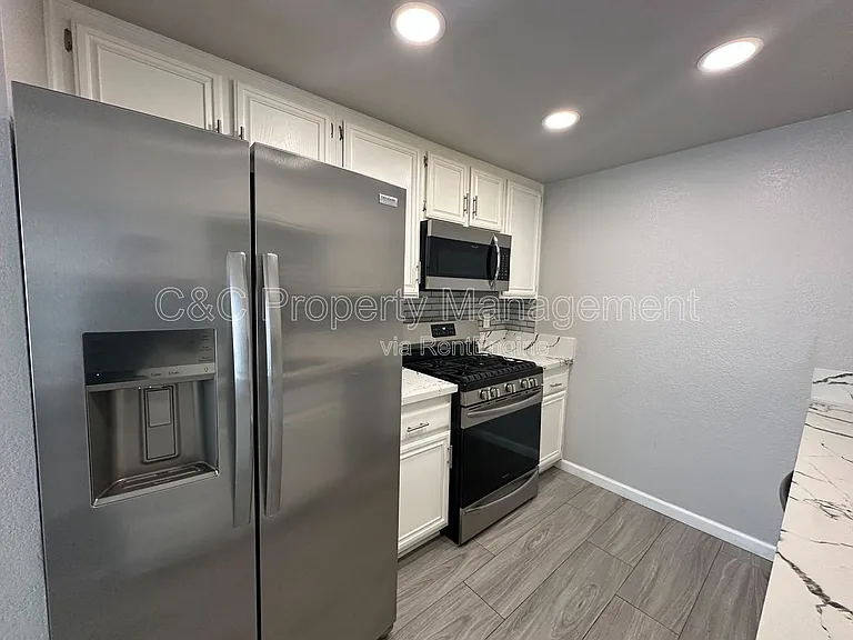 1380 W 48th St #116 — Photo 3