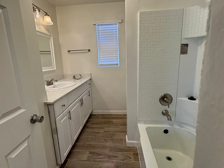 328 E Lester St #1 — Photo 12