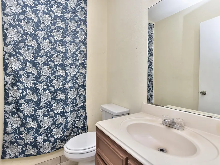 1202 Southwalk St — Photo 16