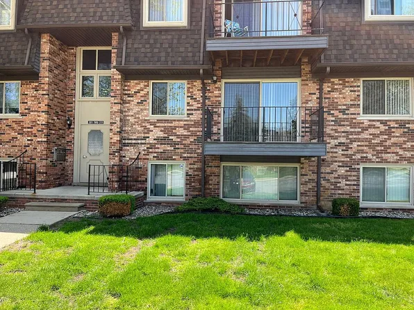 307 Riviera Dr, Saint Clair Shores, MI 48080