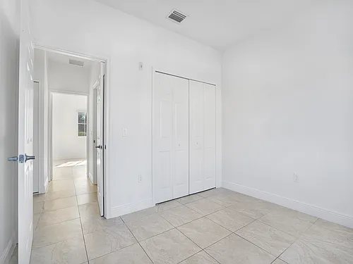 6001 NW 182nd Ln Photo 1