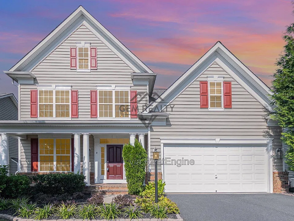 8 Woodlot Ct