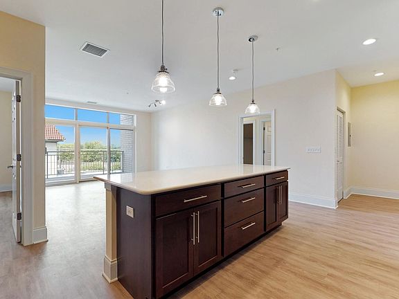 5th image of 4758 N Laramie Ave #209
