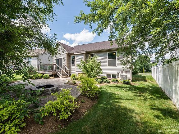 4th image of 8392 Ardmoor Dr