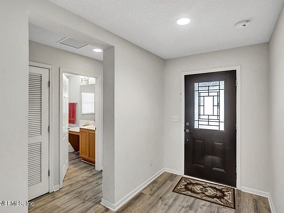 4th image of 120 BEDSTONE Drive