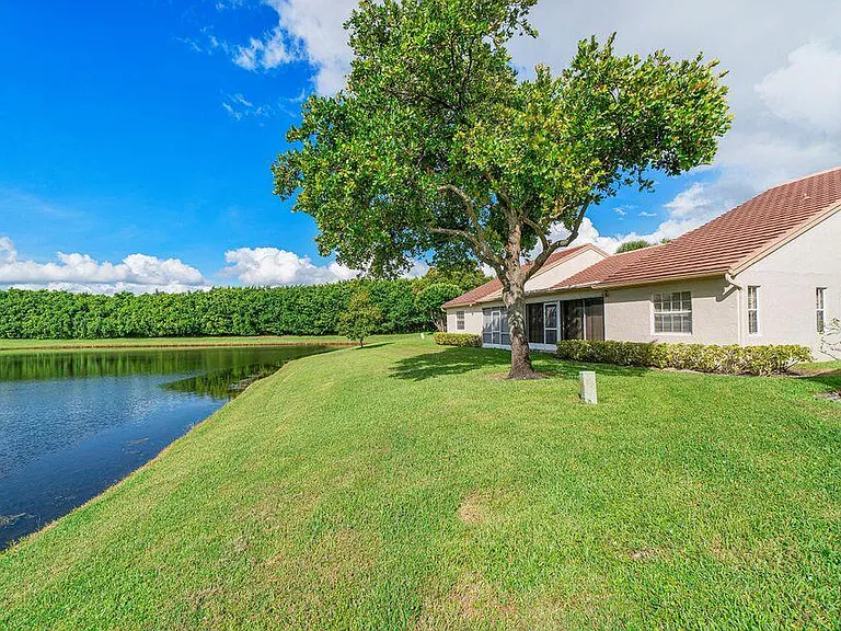 7922 Sandy Pointe Dr — Photo 3