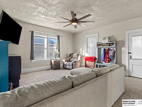 4th image of 915 W Military Ave