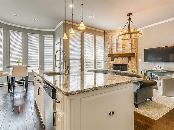 2nd image of 2807 Sherwood Dr