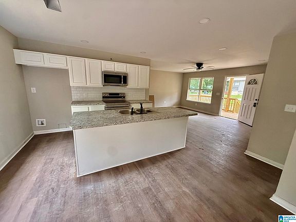 4th image of 1294 Vivian St