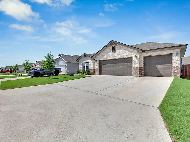 8508 Glade Dr — Photo 2