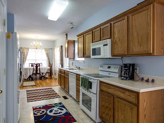 3rd image of 2324 Broadview Dr