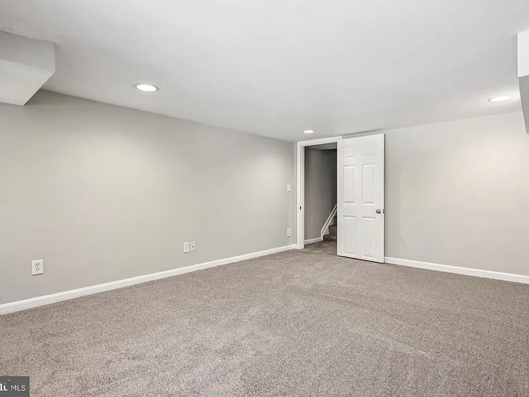 424 N Luzerne Ave — Photo 25