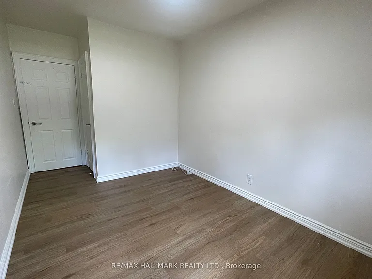 116 Cartier Cres #MAIN FLOOR — Photo 17