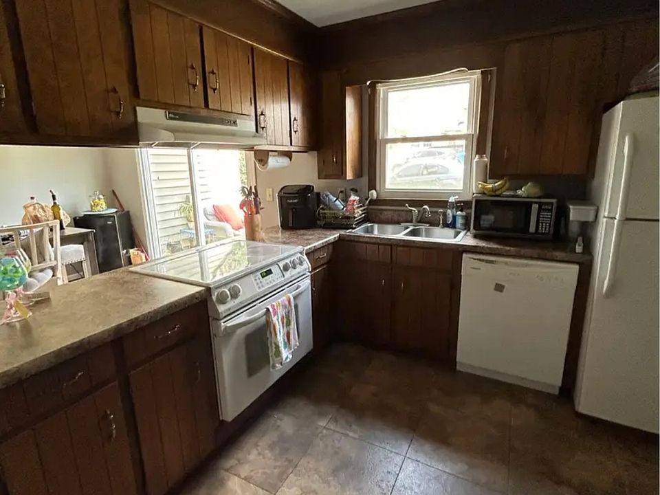 2nd image of 243 N Clemson Ave #243