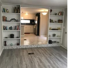 1410 Twin Oaks Dr, Seffner, FL 33584