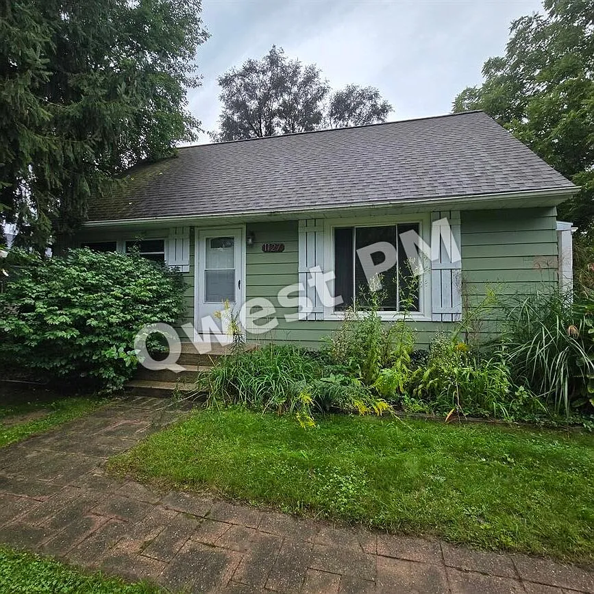 1127 Eastmont Dr SE — Photo 1