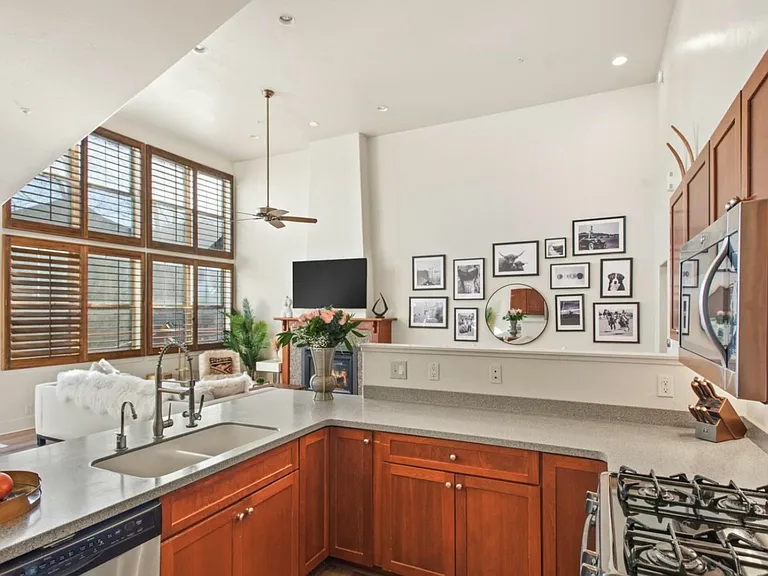 536 Evans Ct — Photo 18