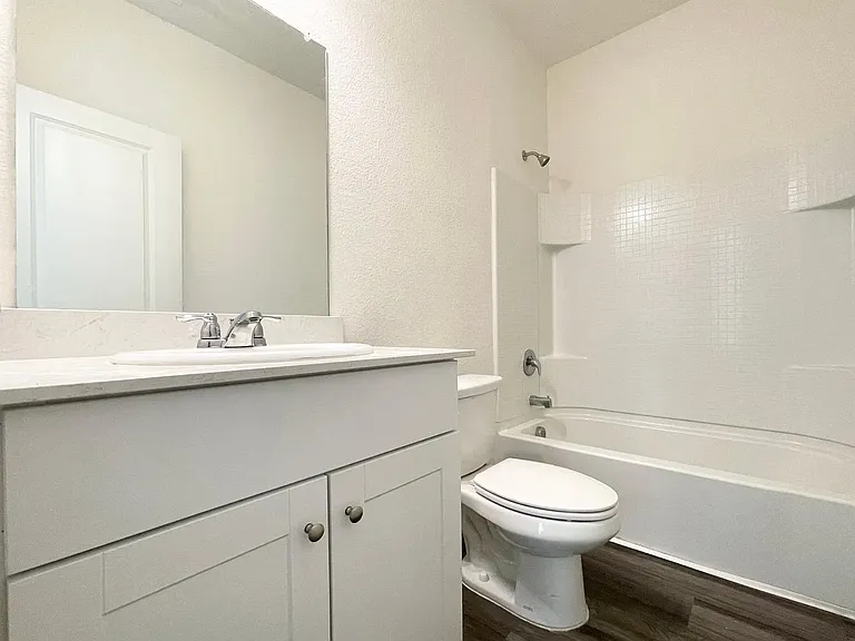 403 Covington Cv — Photo 11