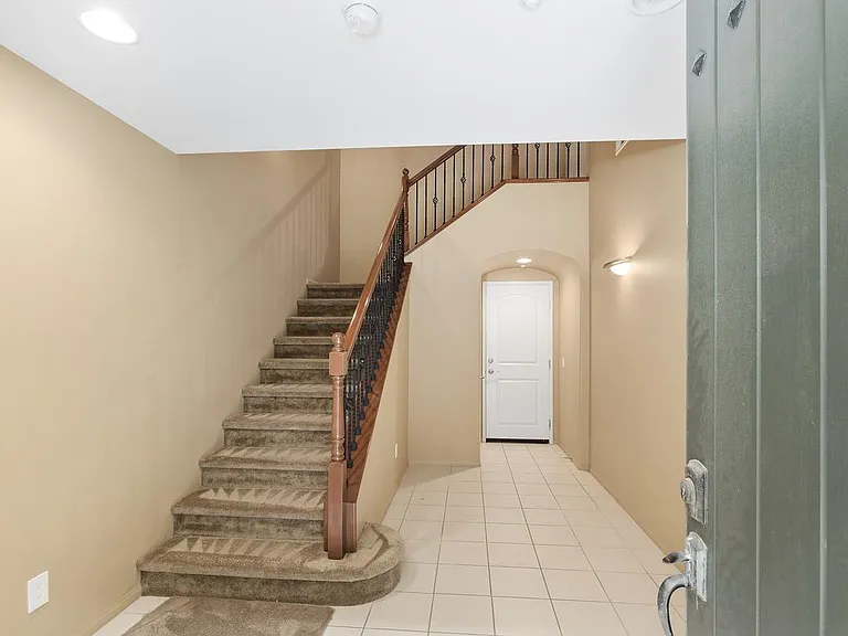 245 Paseo Gregario — Photo 3