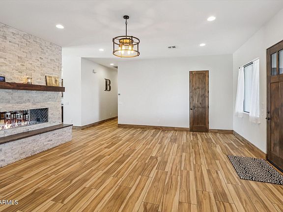 3rd image of 3139 W DESERT HILLS Drive