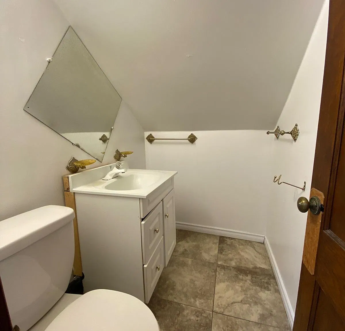 9 bed, 2.5 bath, 4015 sqft, $550 — Photo 4