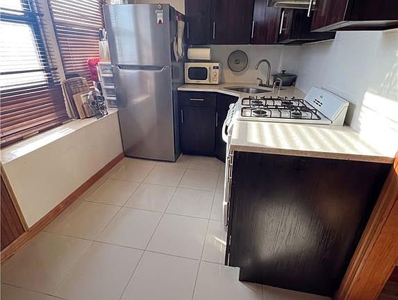 5th image of 219 78th St APT 1F