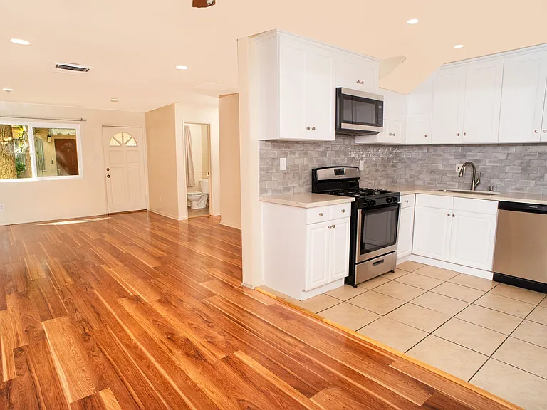 17151 Roscoe Blvd #18 — Photo 1