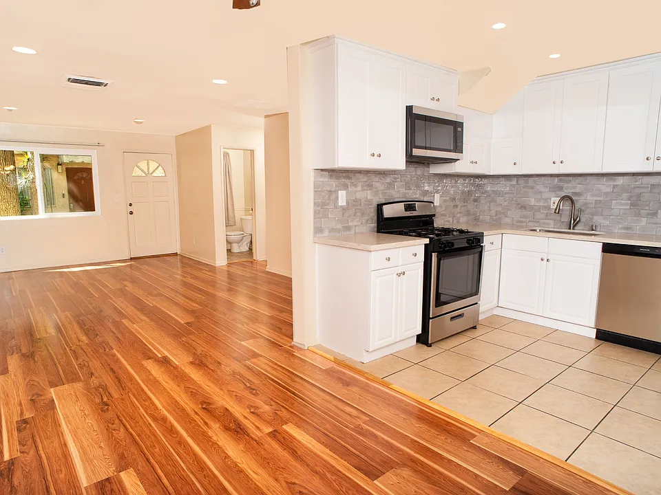 17151 Roscoe Blvd #18
