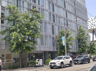 50 McCaul St #1204, Toronto, ON M5T 0B6