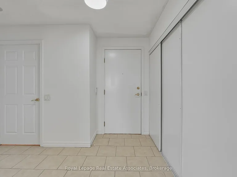 25 Kingsbridge Garden Cir #2424 — Photo 26