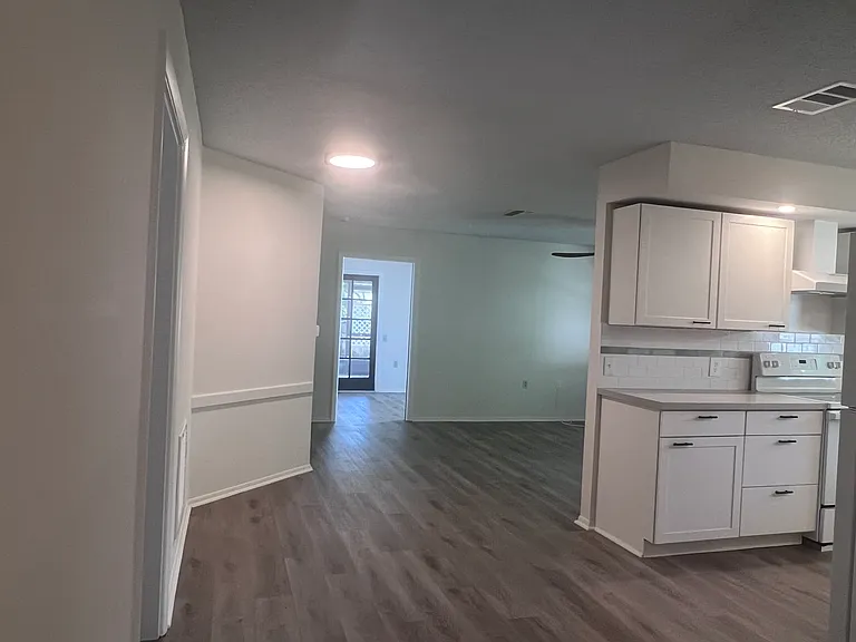 2563 Temple St — Photo 3