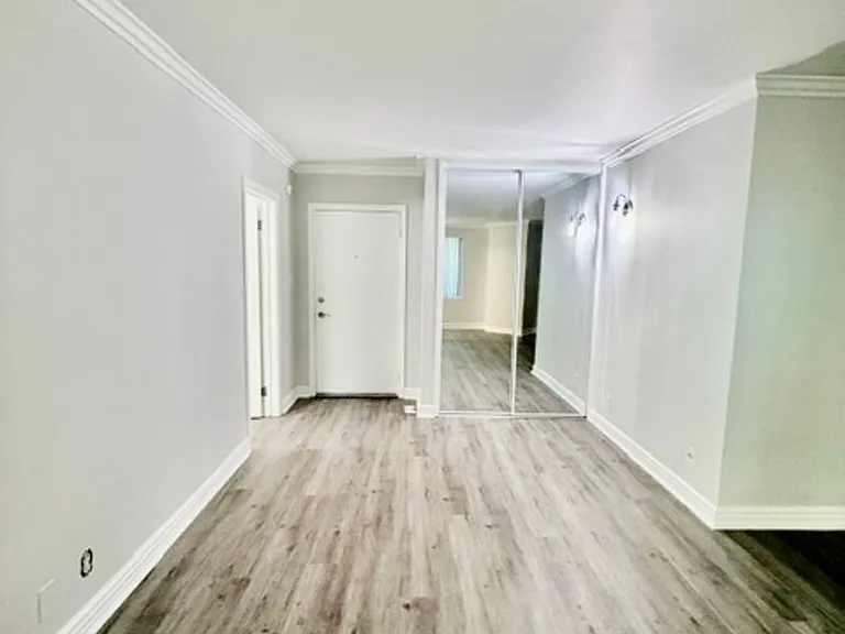 1595 E. Chevy Chase Drive — Photo 9