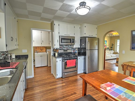 4th image of 2319 Olympia Avenue NE