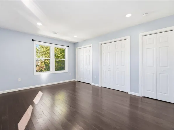 225 Freeman Avenue image 12 of 24