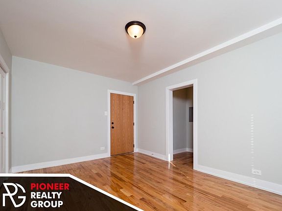2nd image of 550 W Arlington Pl #550709