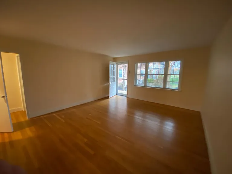 4030 Forest Hill Ave #8 — Photo 2