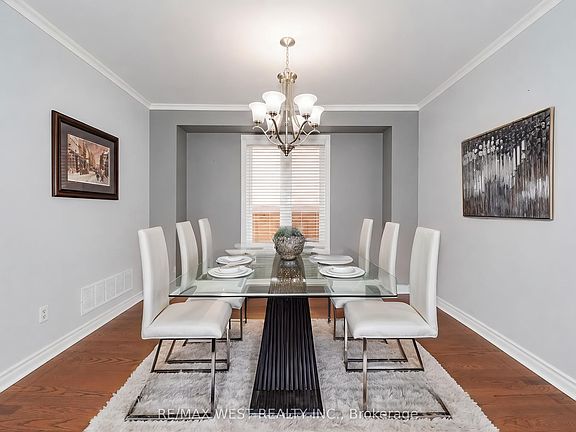 5th image of 24 Royal Valley Dr