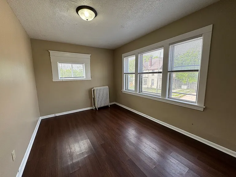 1332 Minnehaha Ave W — Photo 16