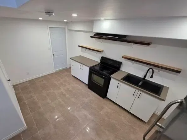2451 Sutton Dr #Basement, Burlington, ON L7L 7B2