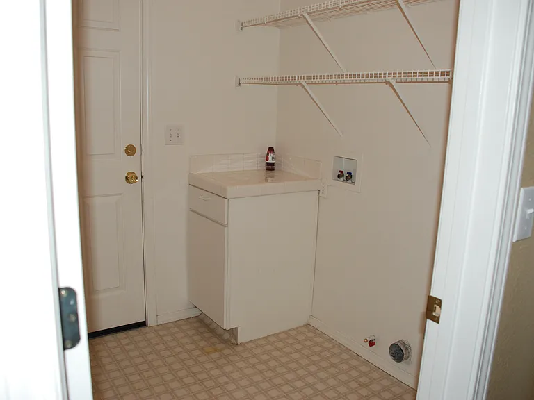 1610 Westmont Ln — Photo 14