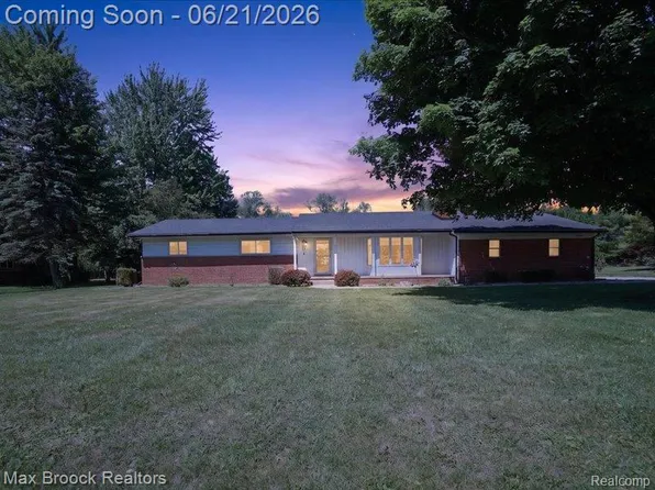 26159 Meadowview Dr, Farmington Hills, MI 48331