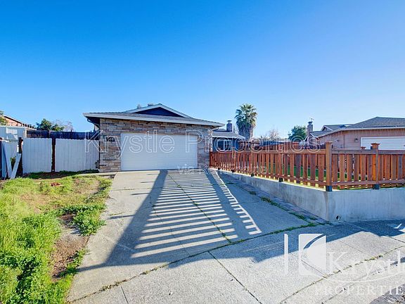 3rd image of 160 Chapman Ct