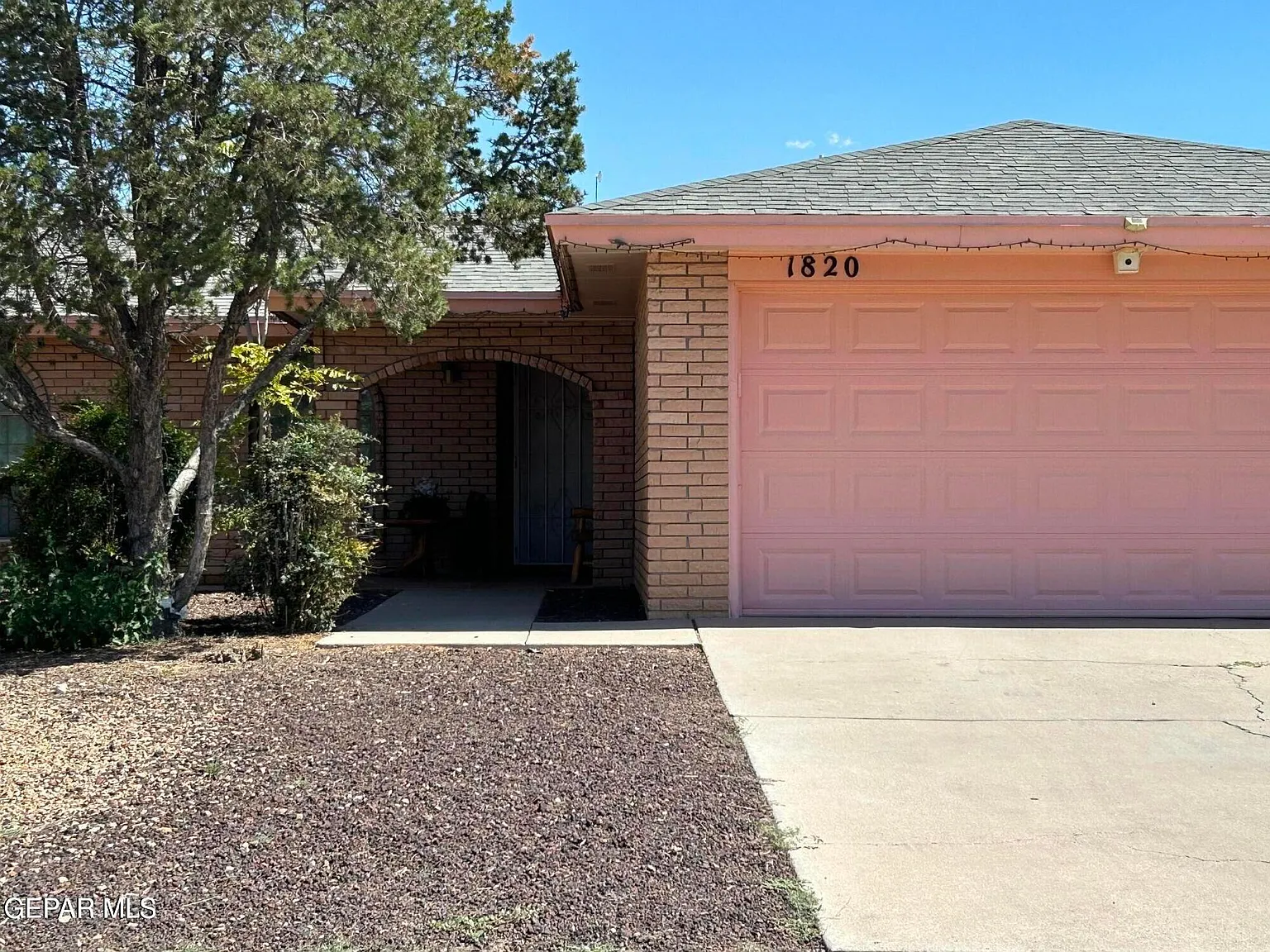 3 bed, 1.5 bath, 1585 sqft, $1,695 — Photo 1