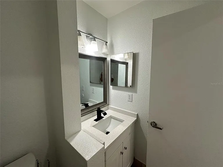1000 Dolphin Dr — Photo 13