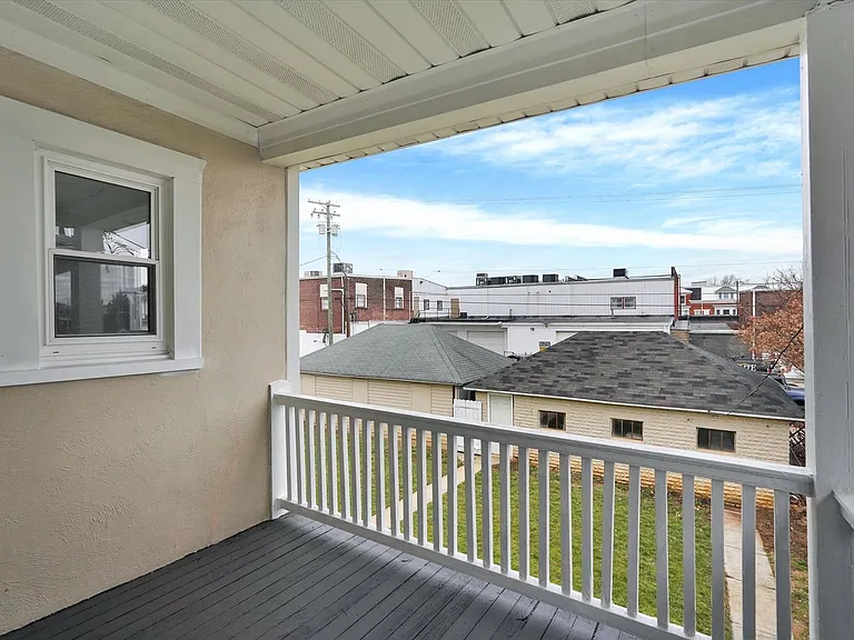 1029 W Locust St — Photo 14
