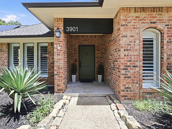 3rd image of 3901 Leon Dr