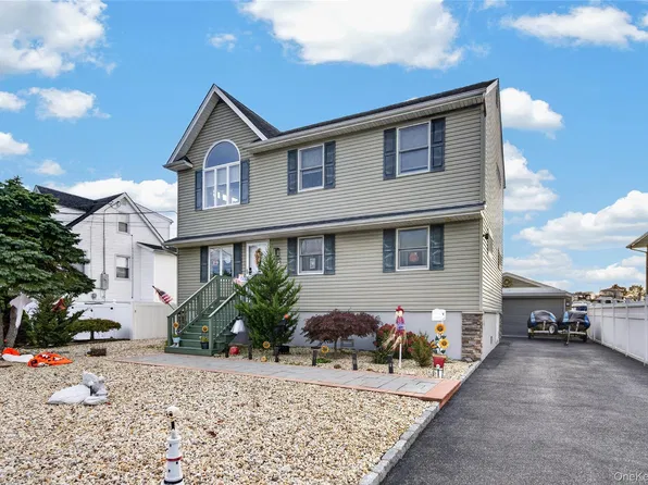 254 E Shore Road, Lindenhurst, NY 11757