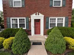 8120 Remington Dr, Pittsburgh, PA 15237
