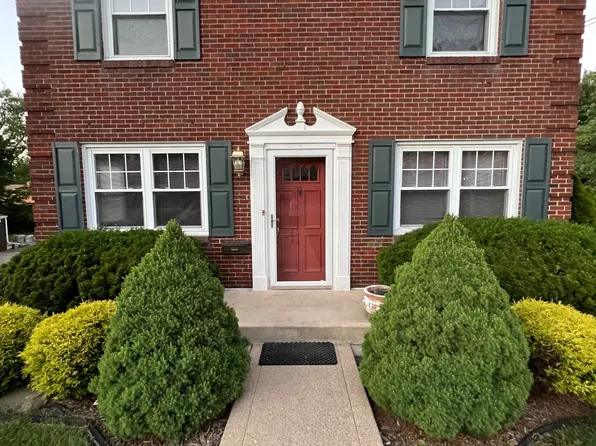 8120 Remington Dr, Pittsburgh, PA 15237