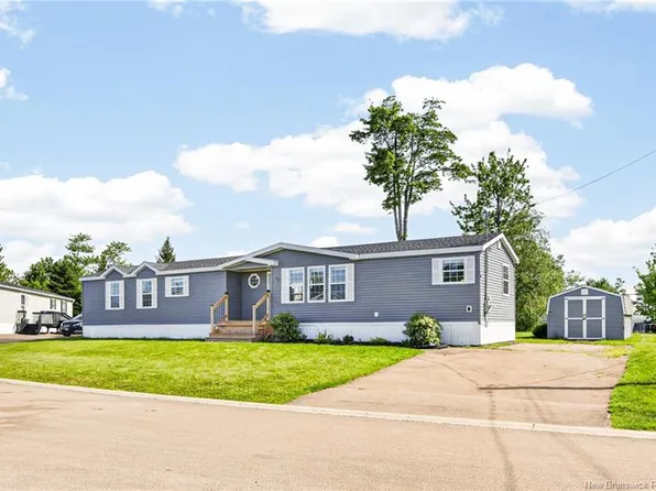 35 Richibuctou Ln, Dieppe, NB E1A 7N1